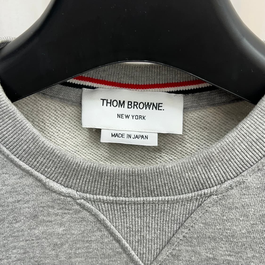 톰브라운 사선완장 맨투맨 그레이 (2사이즈) 상품이미지4