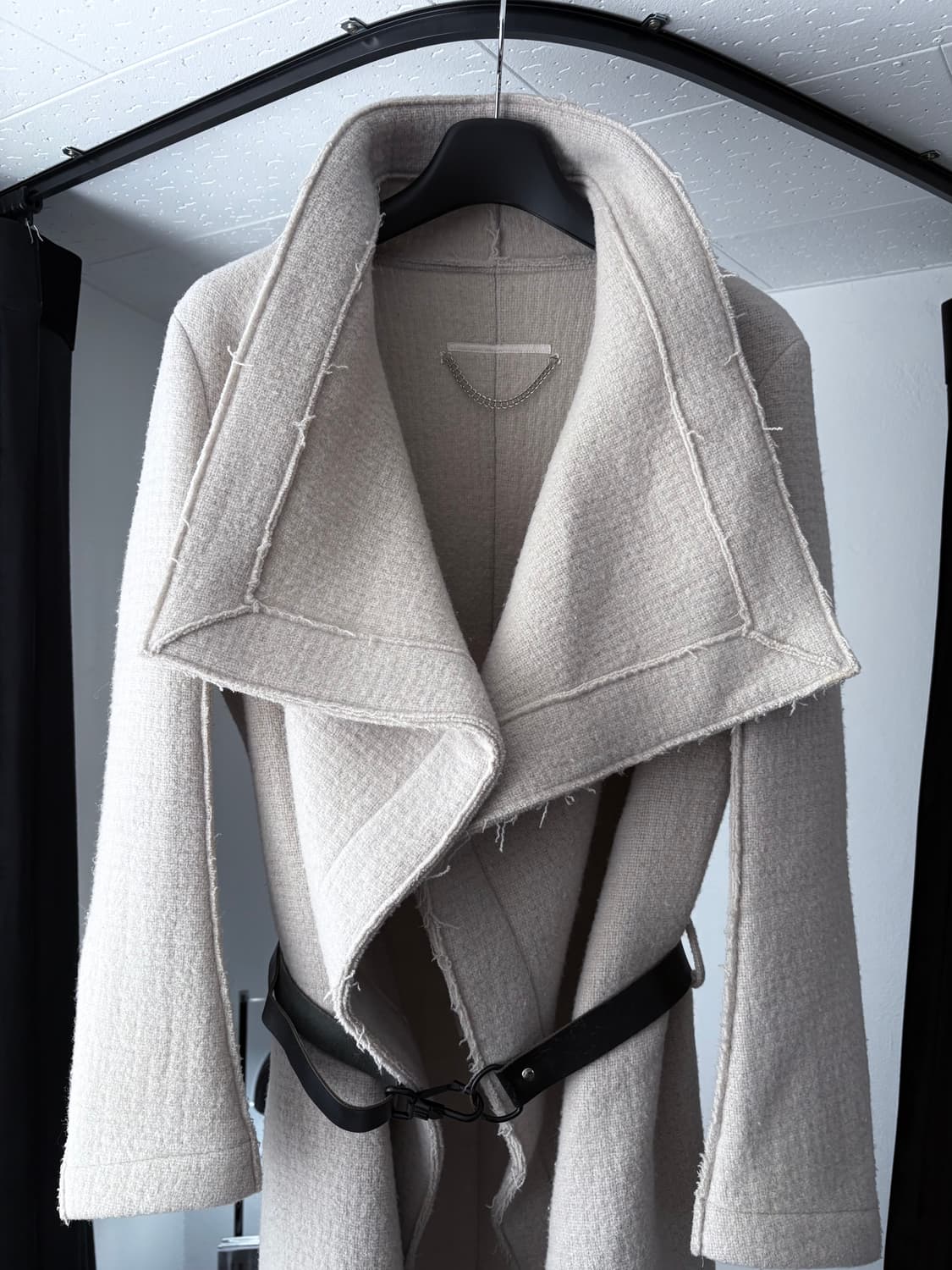 시스테레 2007a/w 'STROBO' 비대칭 프론트 랩 울 코트 상품이미지4