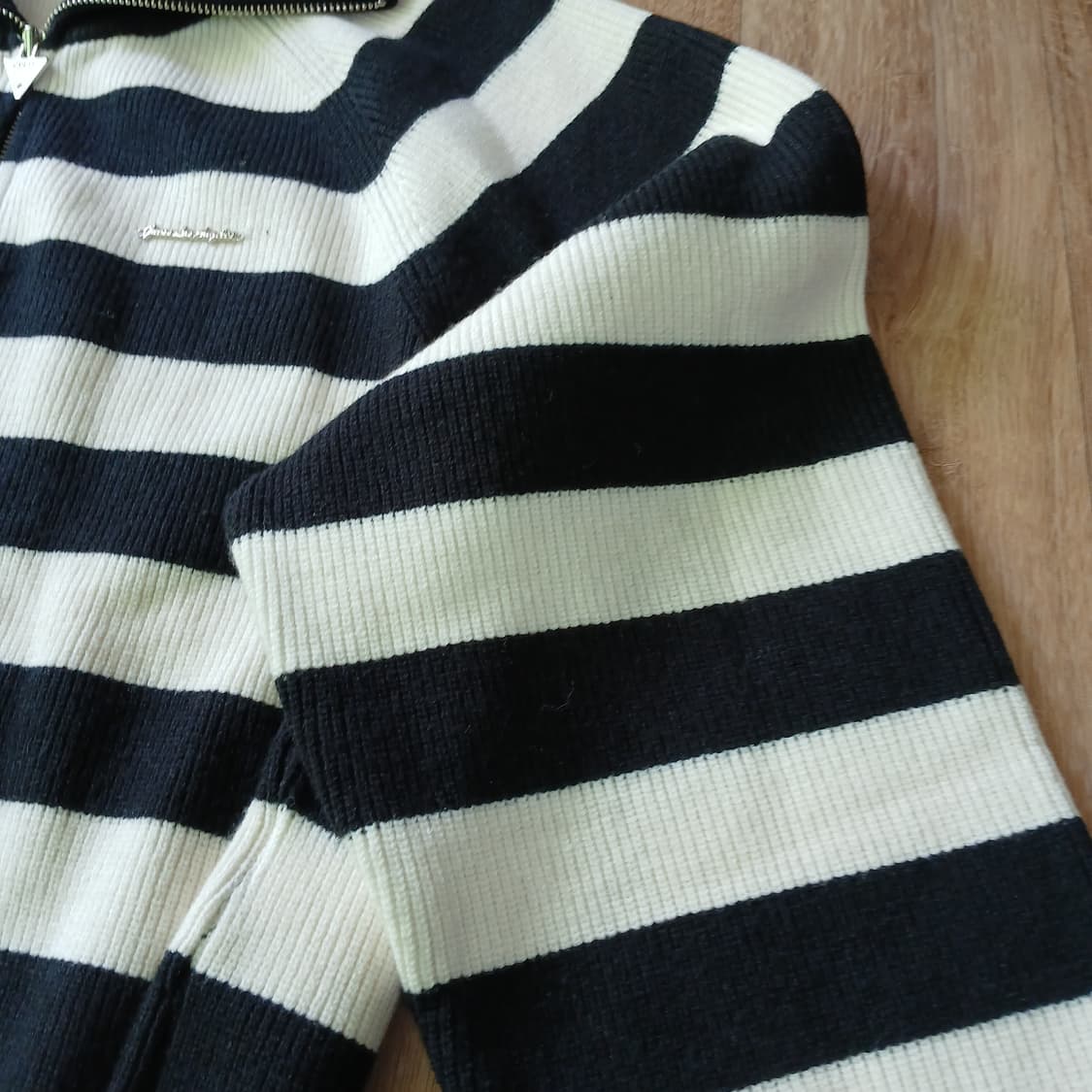 guess 게스 여성 크롭 숏 니트 반집업 아노락 줄무늬 상품이미지6