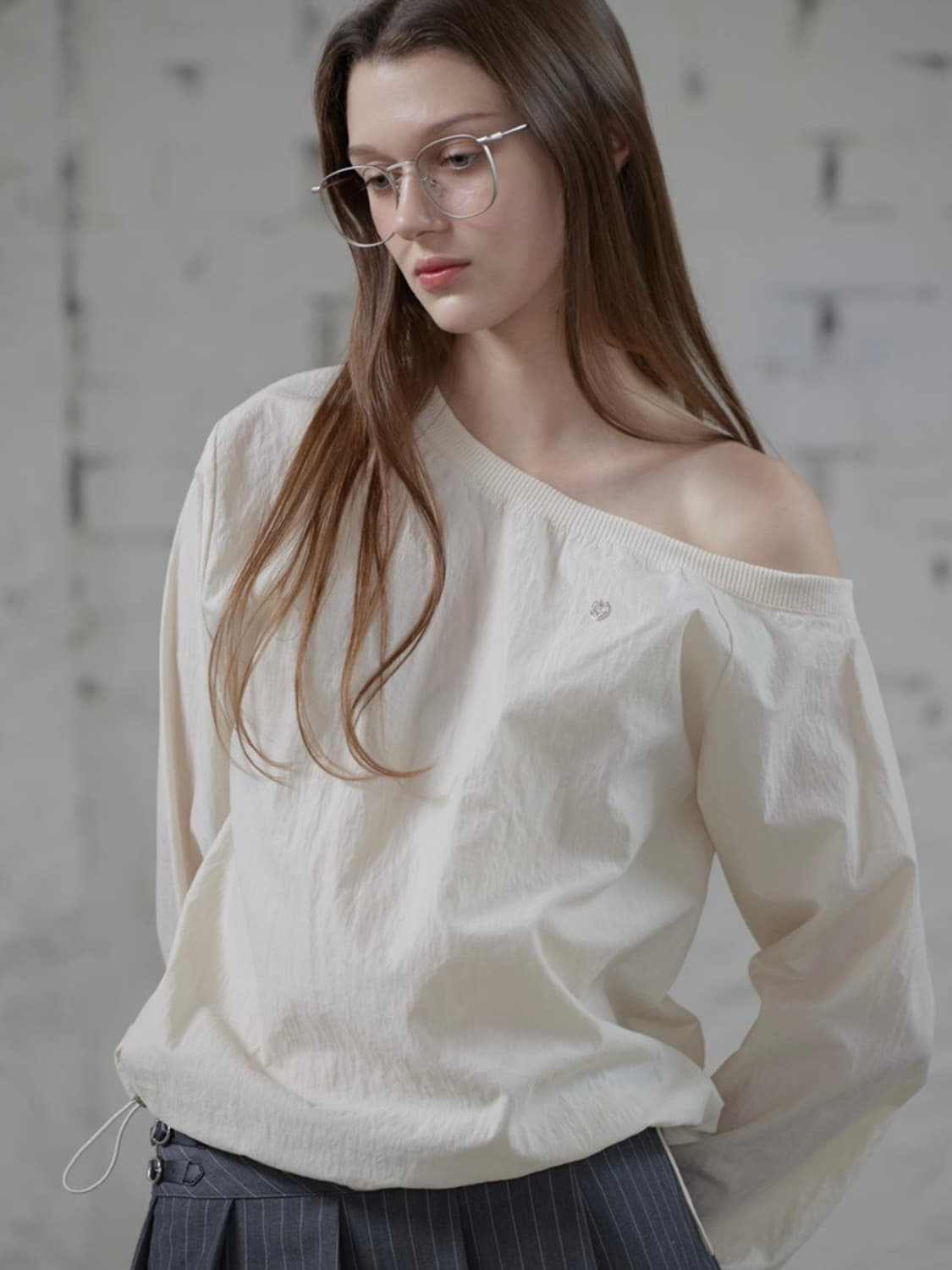 레터프롬문 시엘 오프숄더 나일론 스웻셔츠 상품이미지1