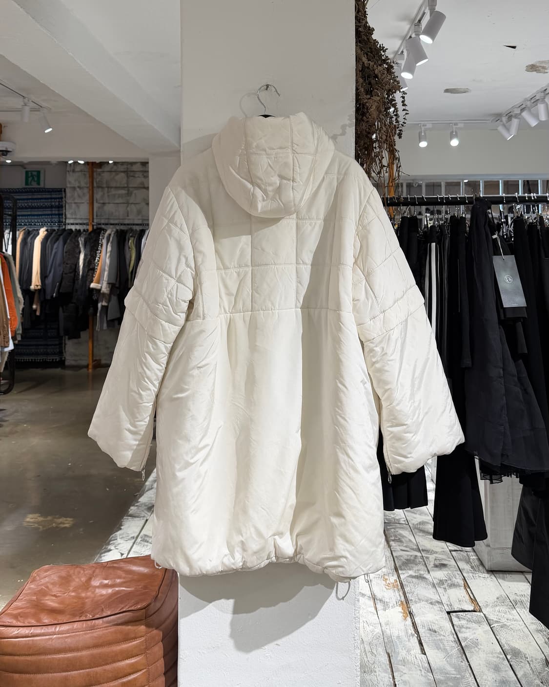 샤넬 화이트 fw00 로고 후드 플리스 패딩 상품이미지7