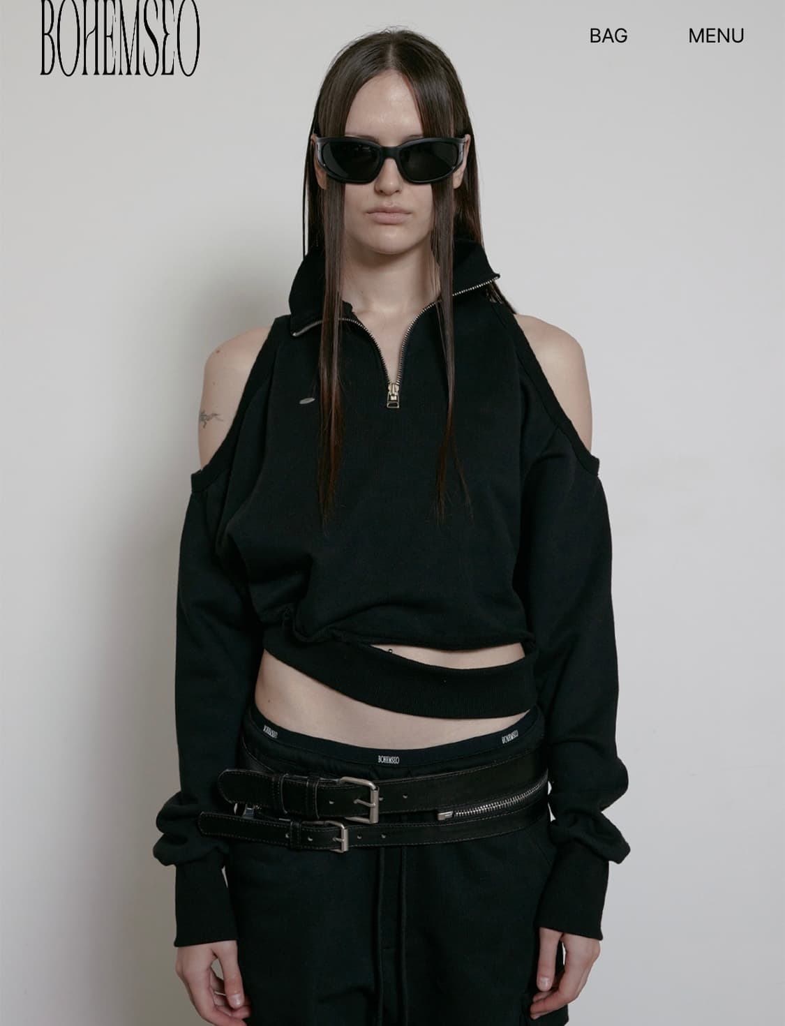 보헤미안서울 컷아웃 하프집업 맨투맨 블랙 상품이미지3