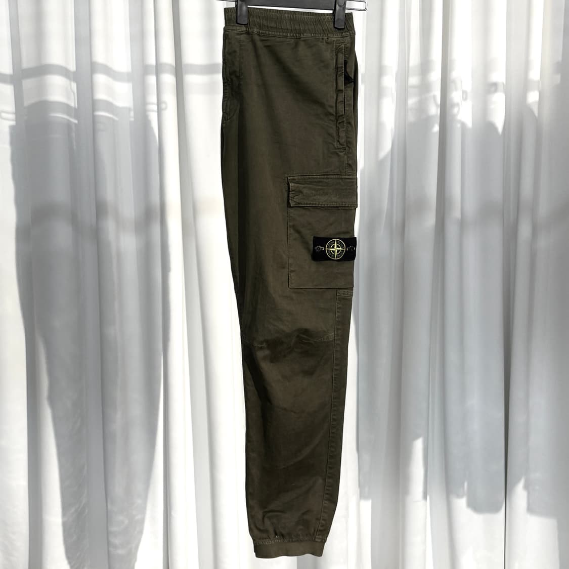 (38) 스톤아일랜드 레귤러 테이퍼드 가먼트다이 카고팬츠 상품이미지9