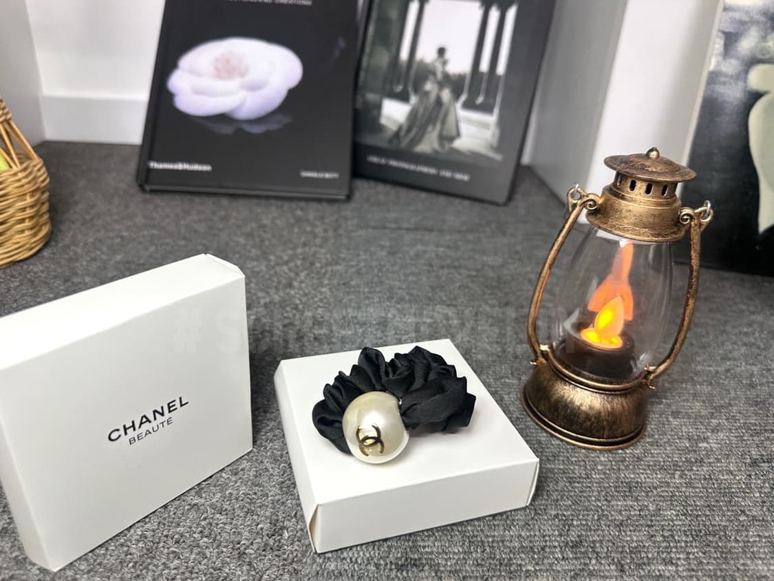 샤넬뷰티 진주 CC로고 헤어슈슈 상품이미지3