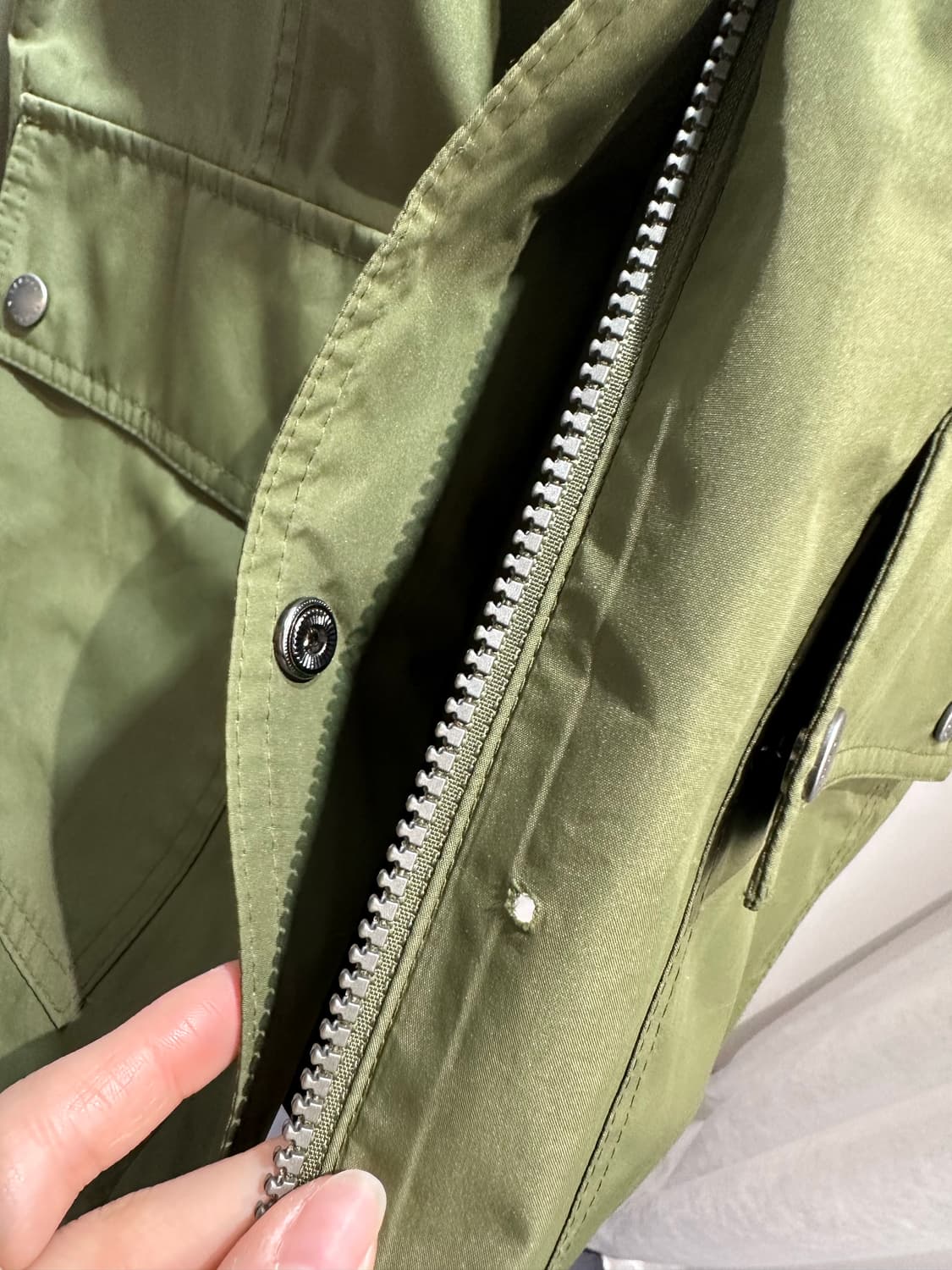 40 바버 절개 디테일 카키 나일론 후드자켓 상품이미지6