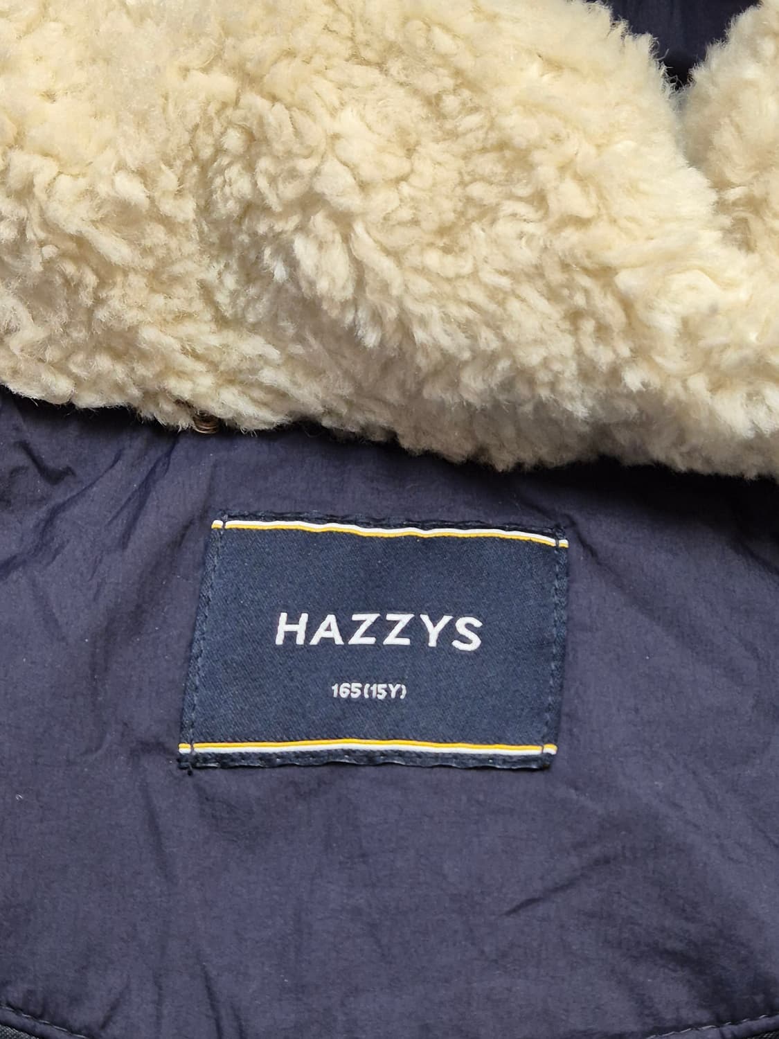헤지스 키즈 남아용 패딩 점퍼 165 사이즈입니다. 짙은 네이비 색상이라 상품이미지3