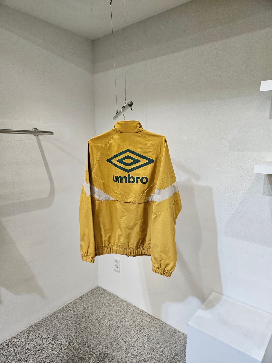 엄브로 트랙 바람막이 자켓 상품이미지2