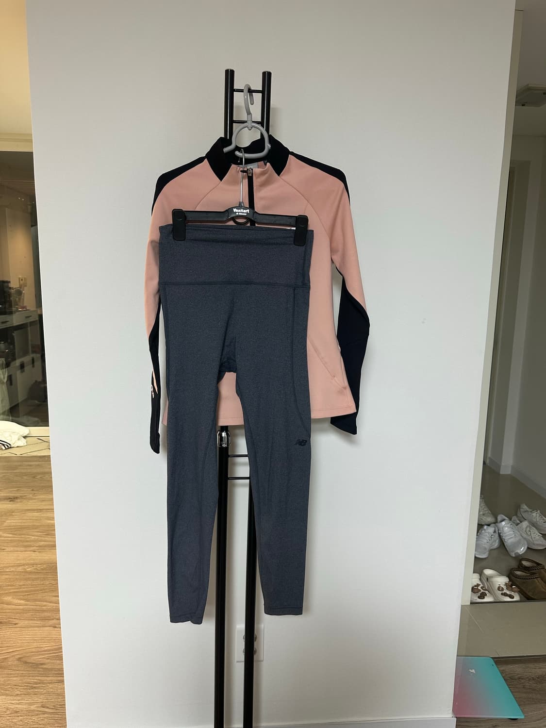 뉴발란스 여성 어반트랙 트레이닝 집업+레깅스 -S사이즈 상품이미지4