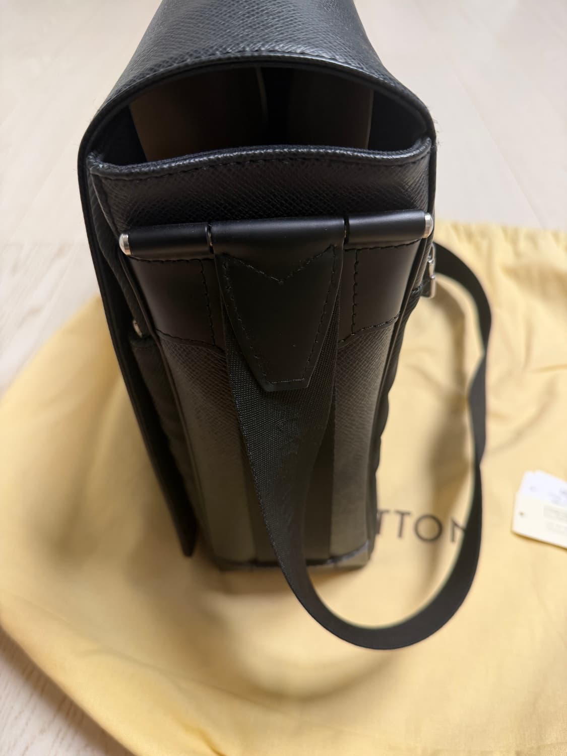Louis Vuitton Viktor (M30142) 상품이미지4