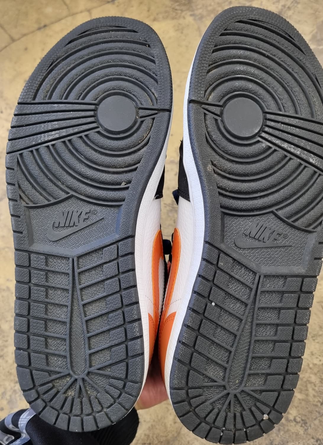 [정품] 에어 조던 1 미드 쉐터드 백보드 - 275 사이즈 상품이미지7