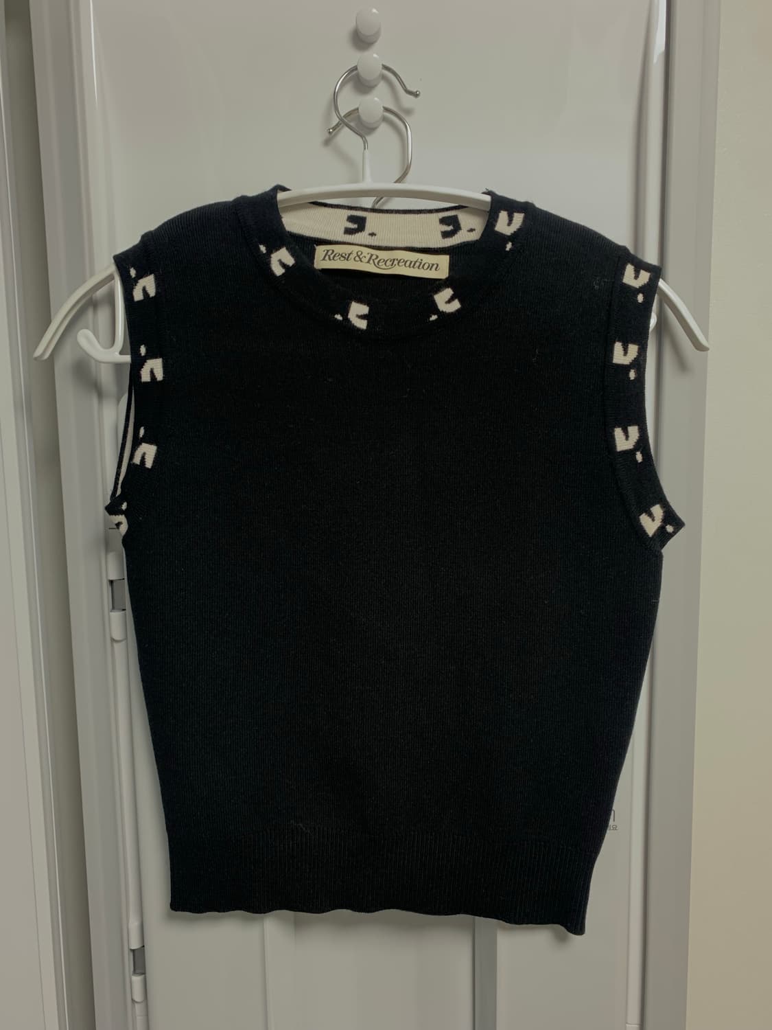 레스트앤레크레이션 RR LOGO SLEEVELESS KNIT TOP 상품이미지2