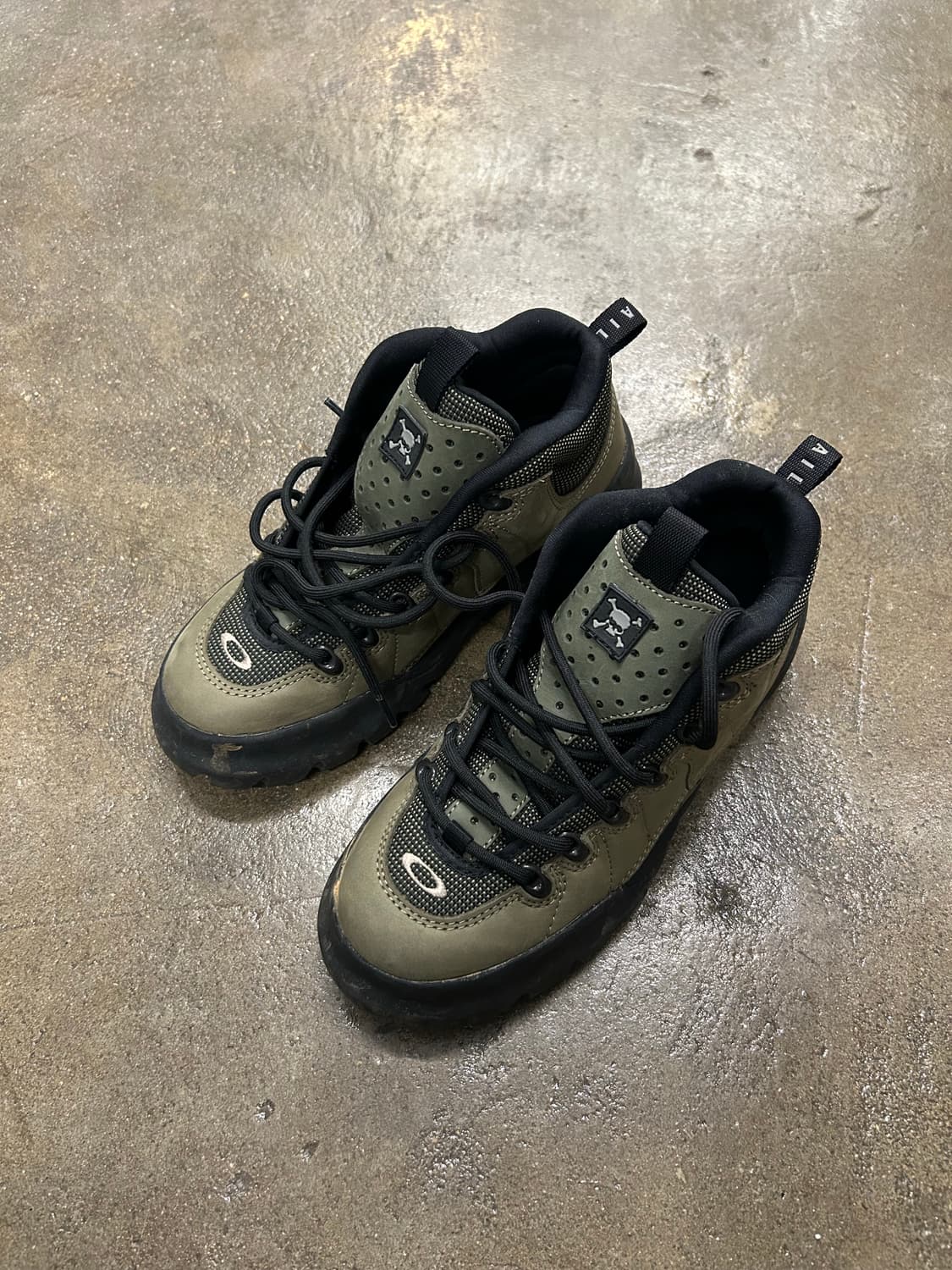 오클리 네일 스컬 & 크로스본즈 하이킹 부츠 상품이미지2