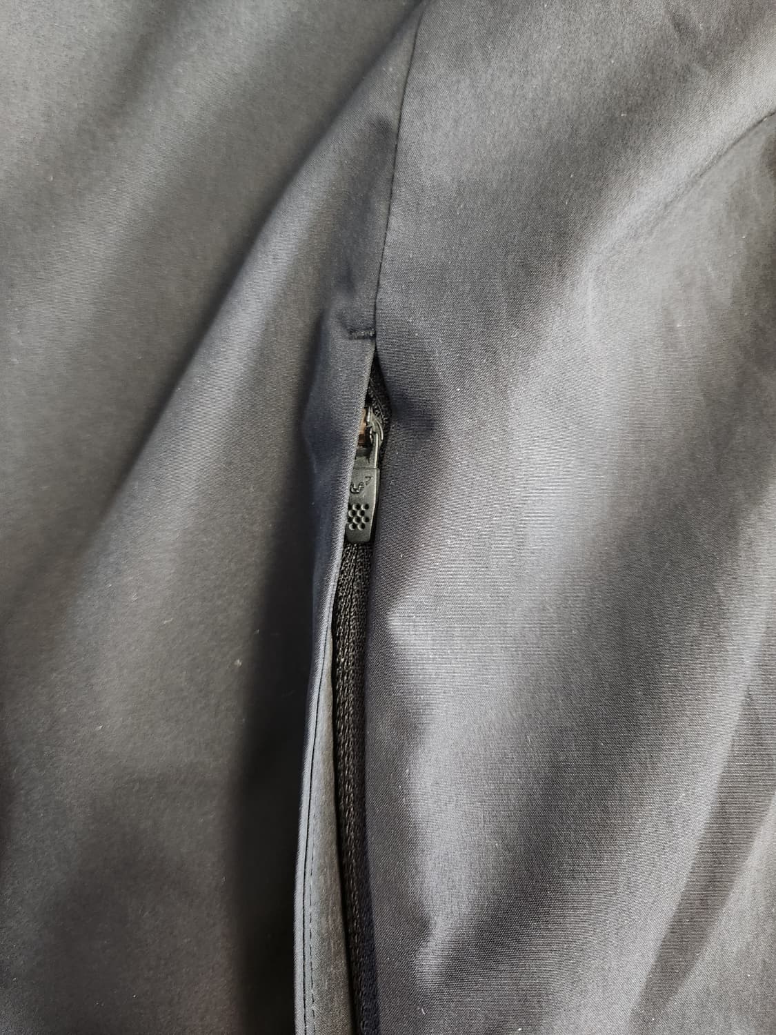 다이나핏 디모션 바람막이 자켓 사이즈100(L)

모자없어요

스포츠웨어 상품이미지7