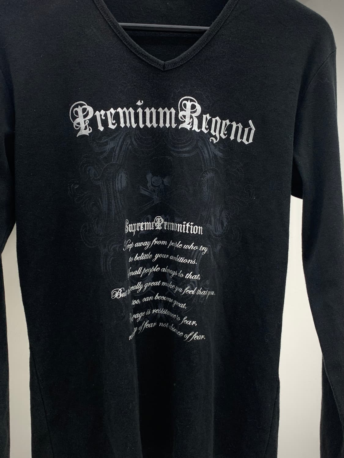 Semantic Design gothic lettering v-neck  상품이미지4