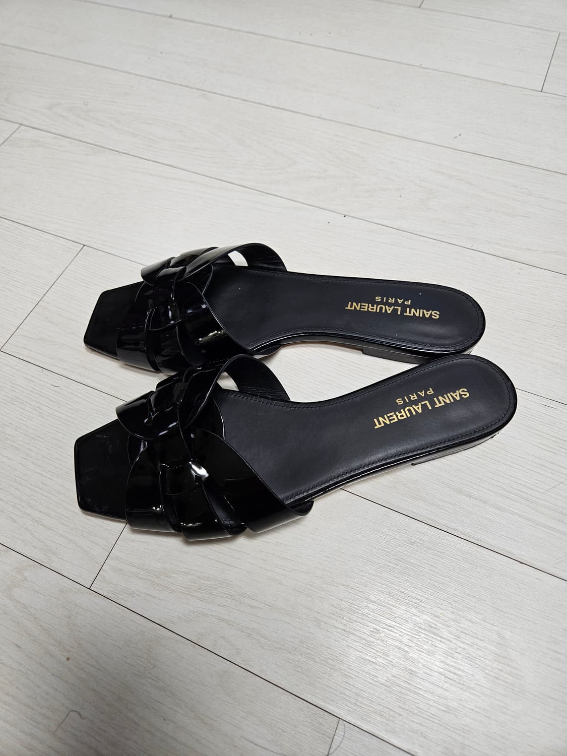 생로랑 트리뷰트 플랫 샌들  상품이미지2