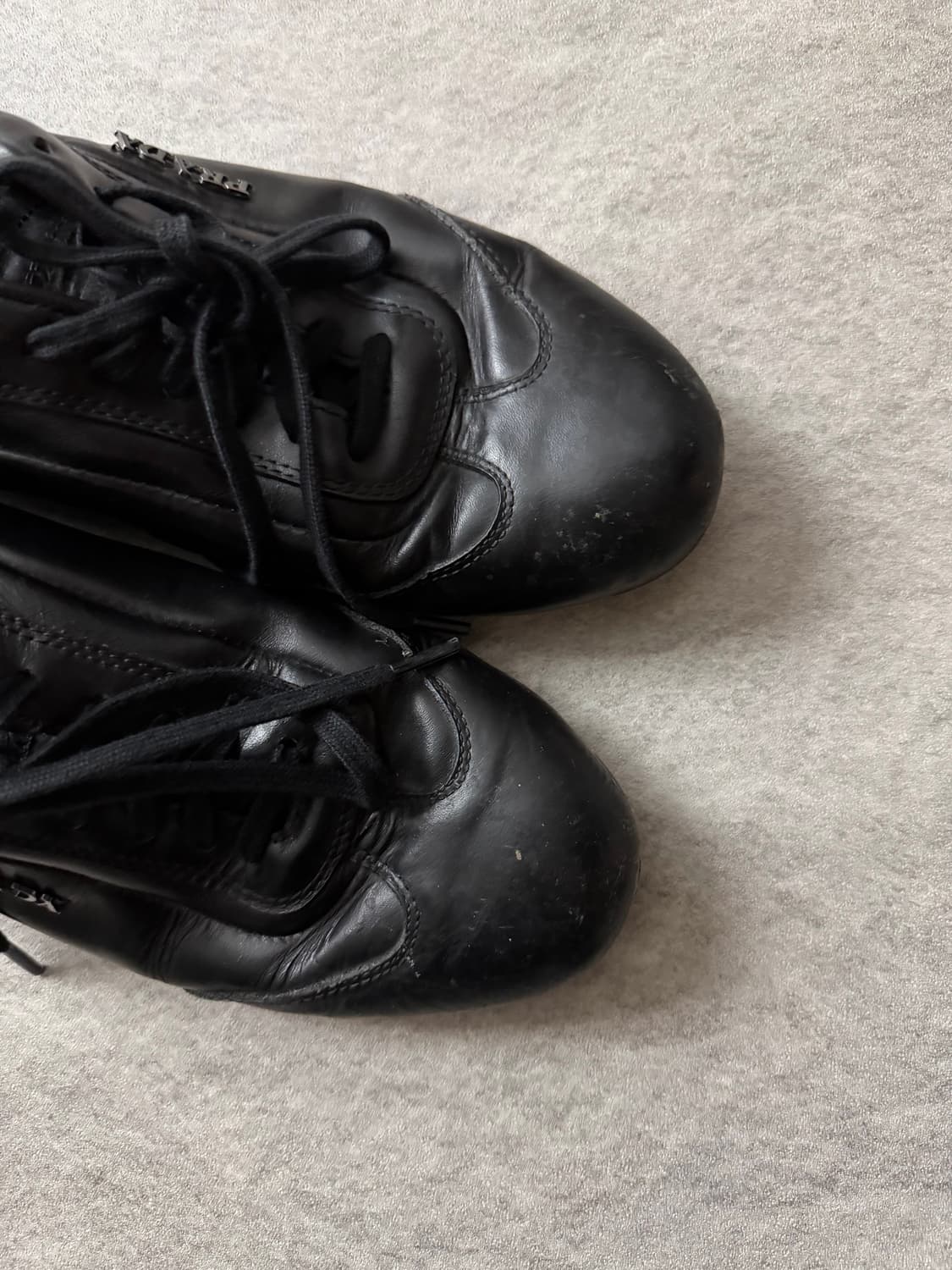 프라다 로고 가죽 스니커즈 상품이미지3