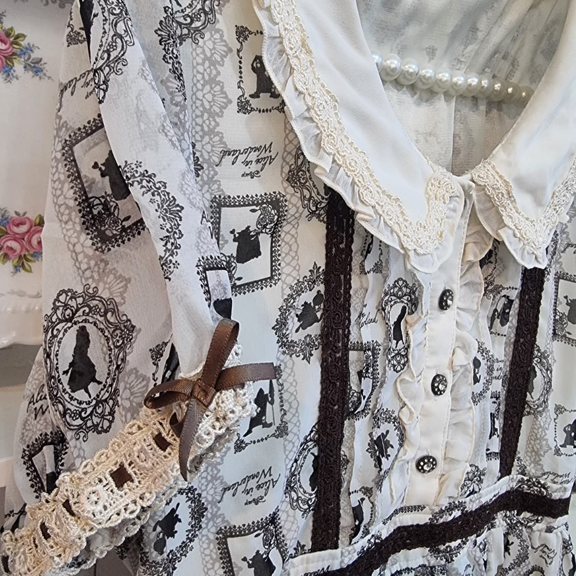 엑시즈팜 디즈니 앨리스 초코브라운 프린트 원피스 상품이미지7