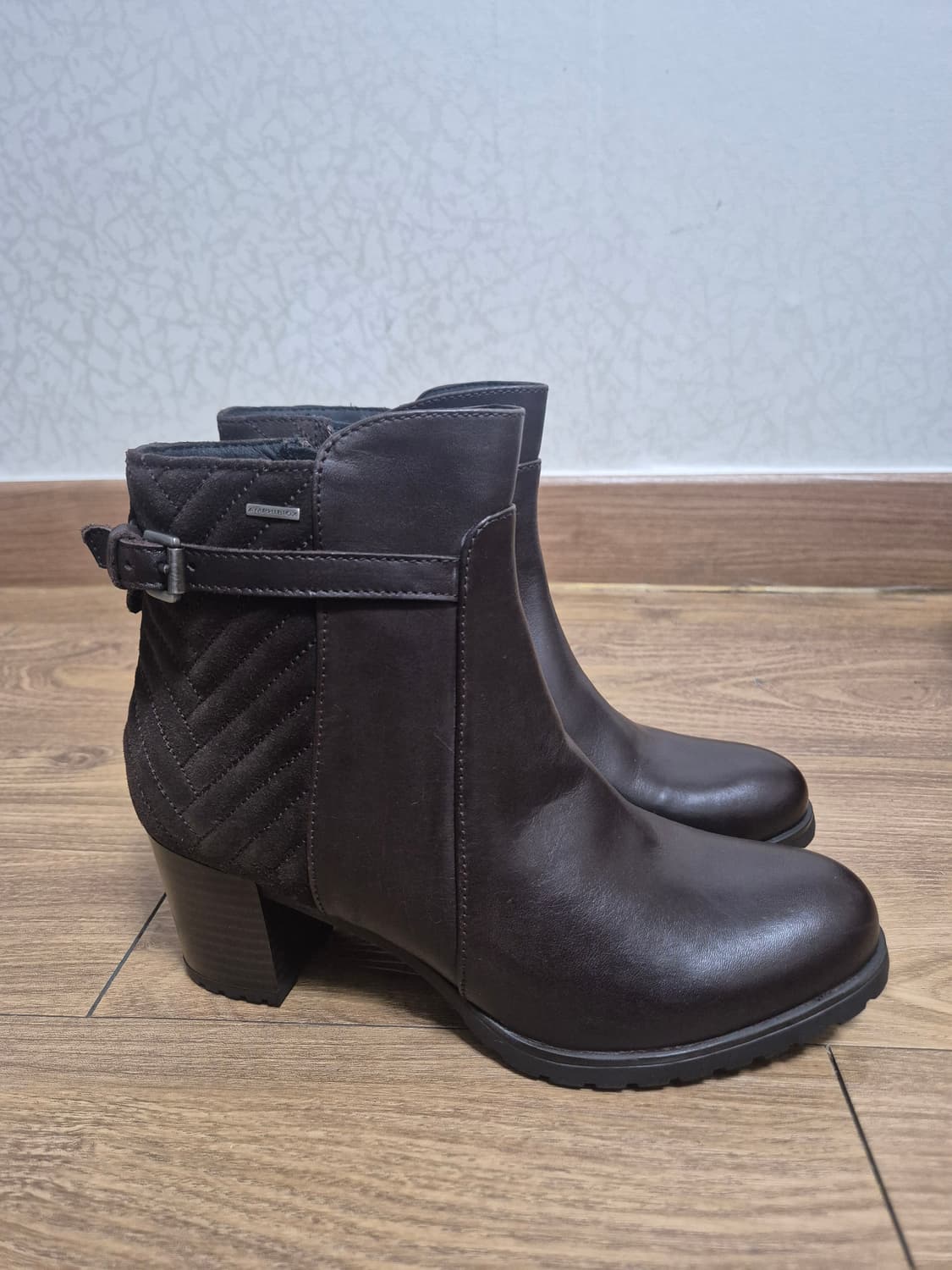 GEOX 여성 가죽 앵클 부츠 240  상품이미지1