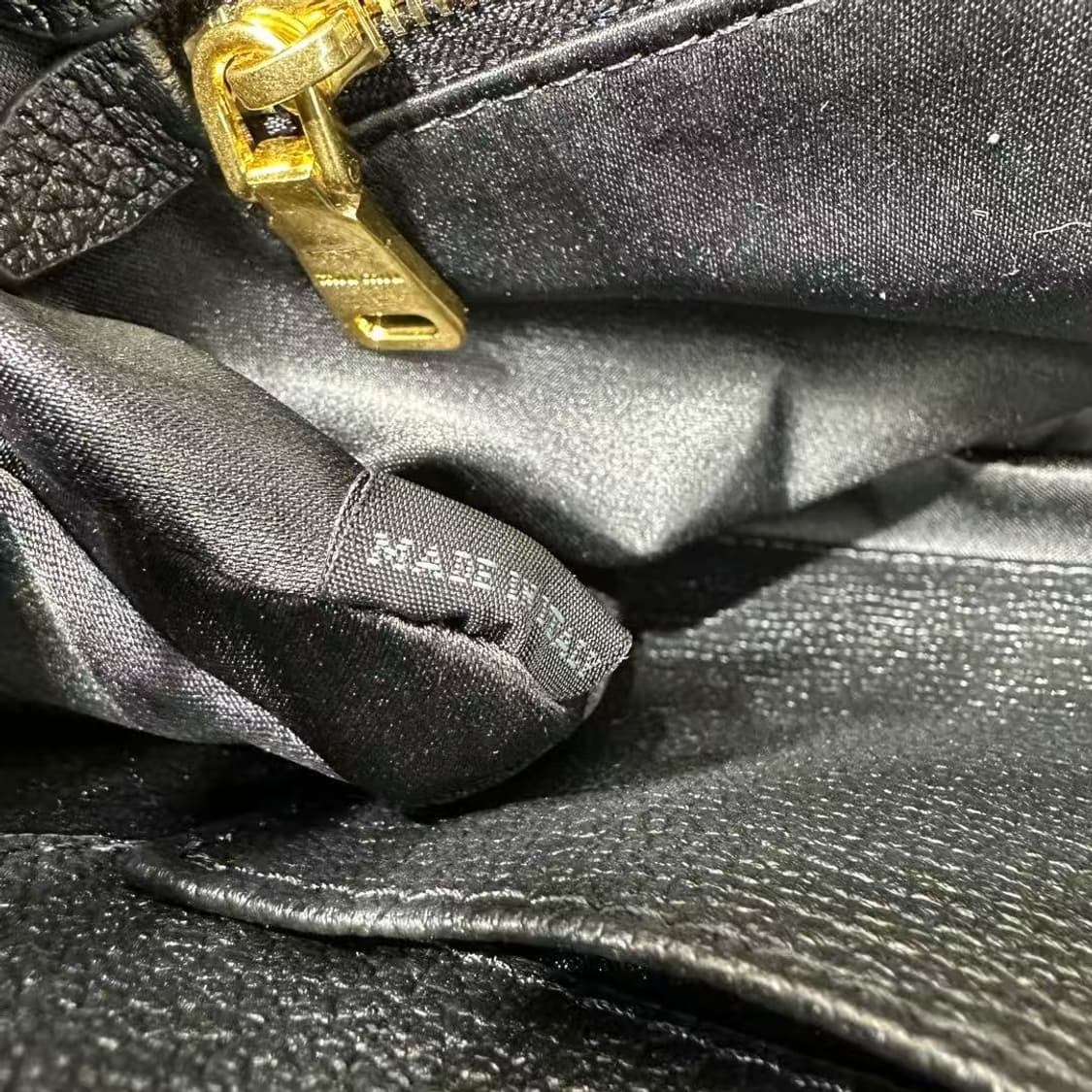 미우 미우 마드라스 레더 호보백 블랙 상품이미지5