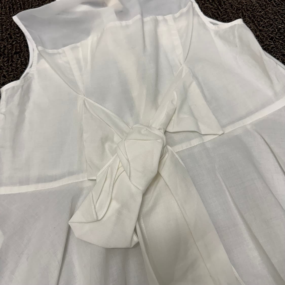 [새상품] O2nd 오즈세컨 여성 민소매 블라우스 정가 218000원  상품이미지9