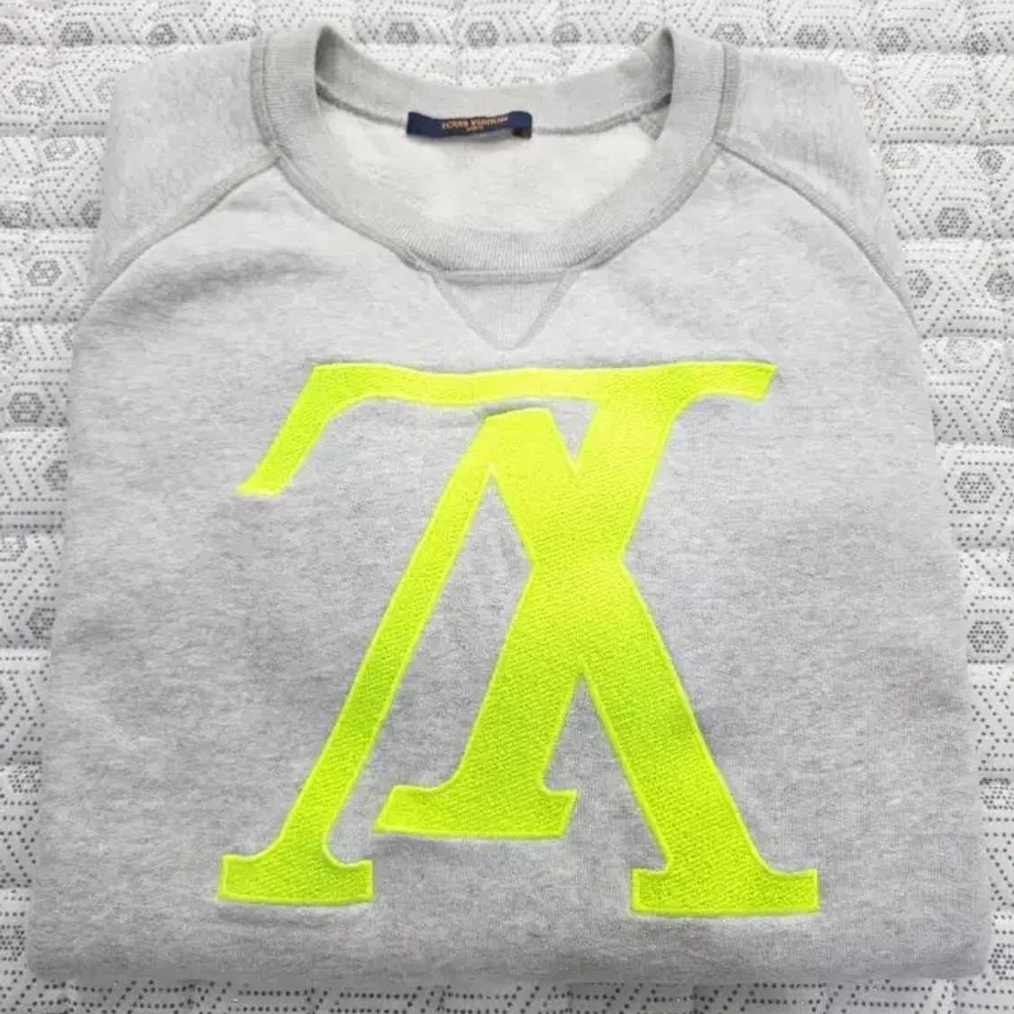 루이비통 네온 로고 맨투맨 그레이 L (드라이완료) 상품이미지10