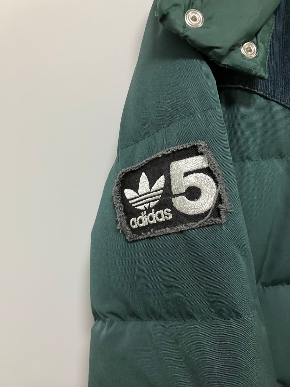 [아디다스] BADGE DOWN JK 다운 자켓 패딩 상품이미지4