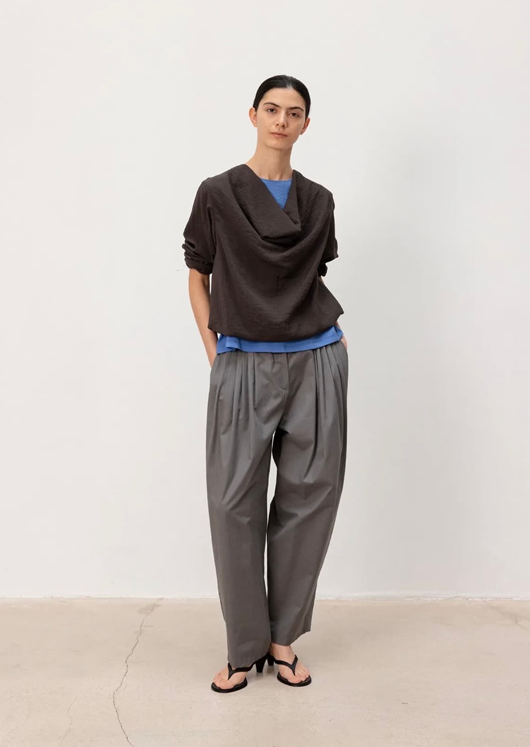 문달 moondal 코튼 볼륨 턱 팬츠 차콜 s 상품이미지2