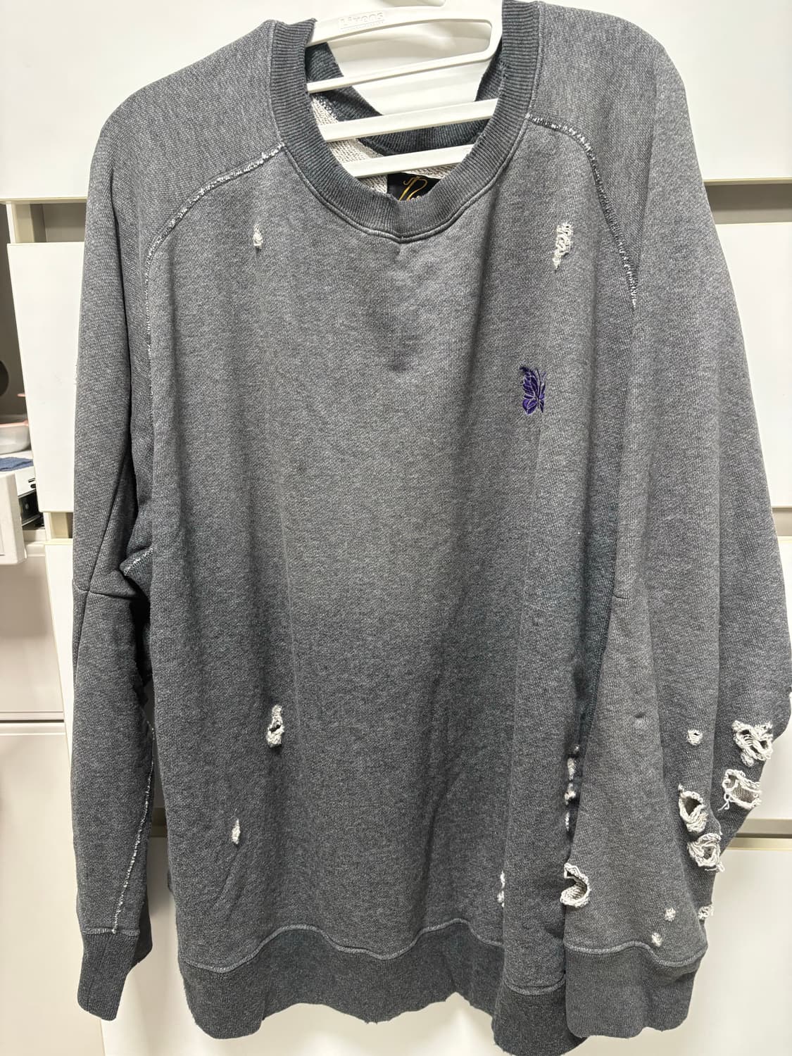 니들스 데미지 맨투맨 상품이미지1