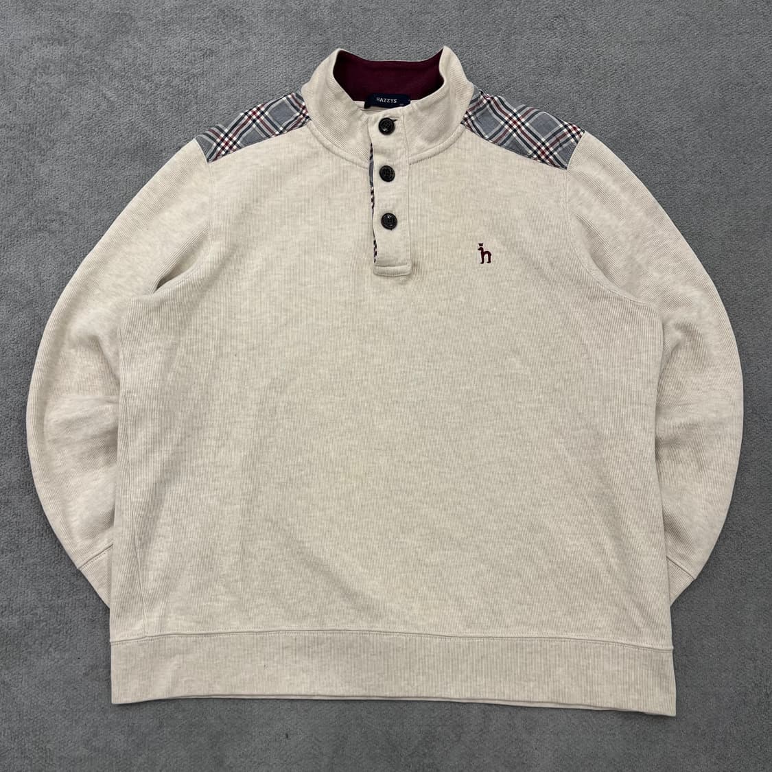 105 헤지스 반버튼니트 상품이미지1