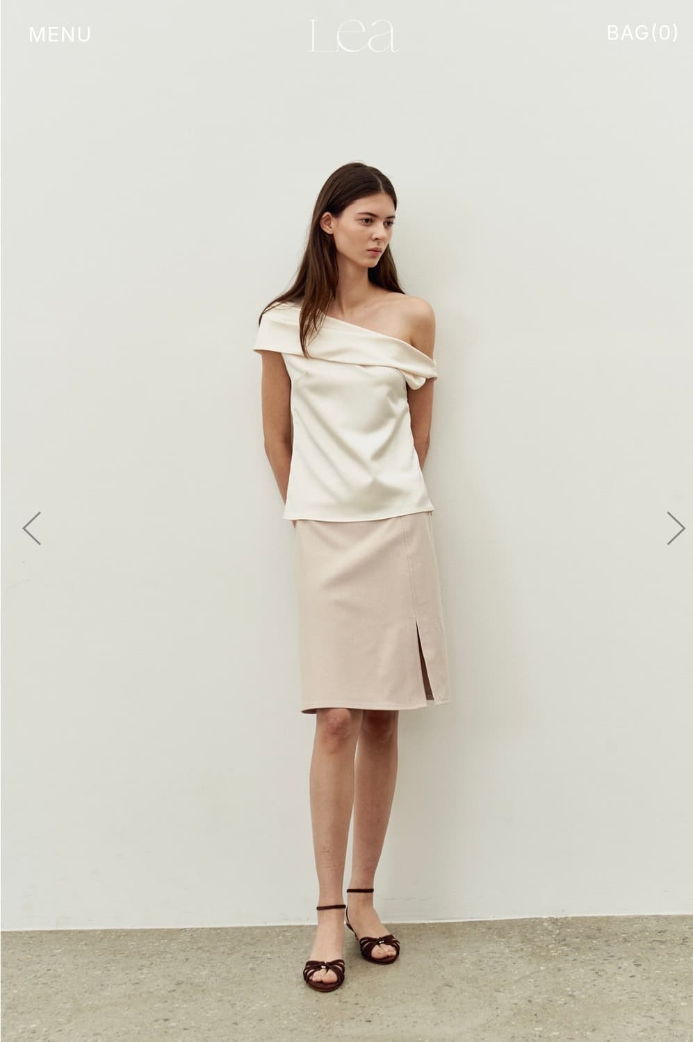 Lea 르에 실크 원 오프숄더 탑 상품이미지2