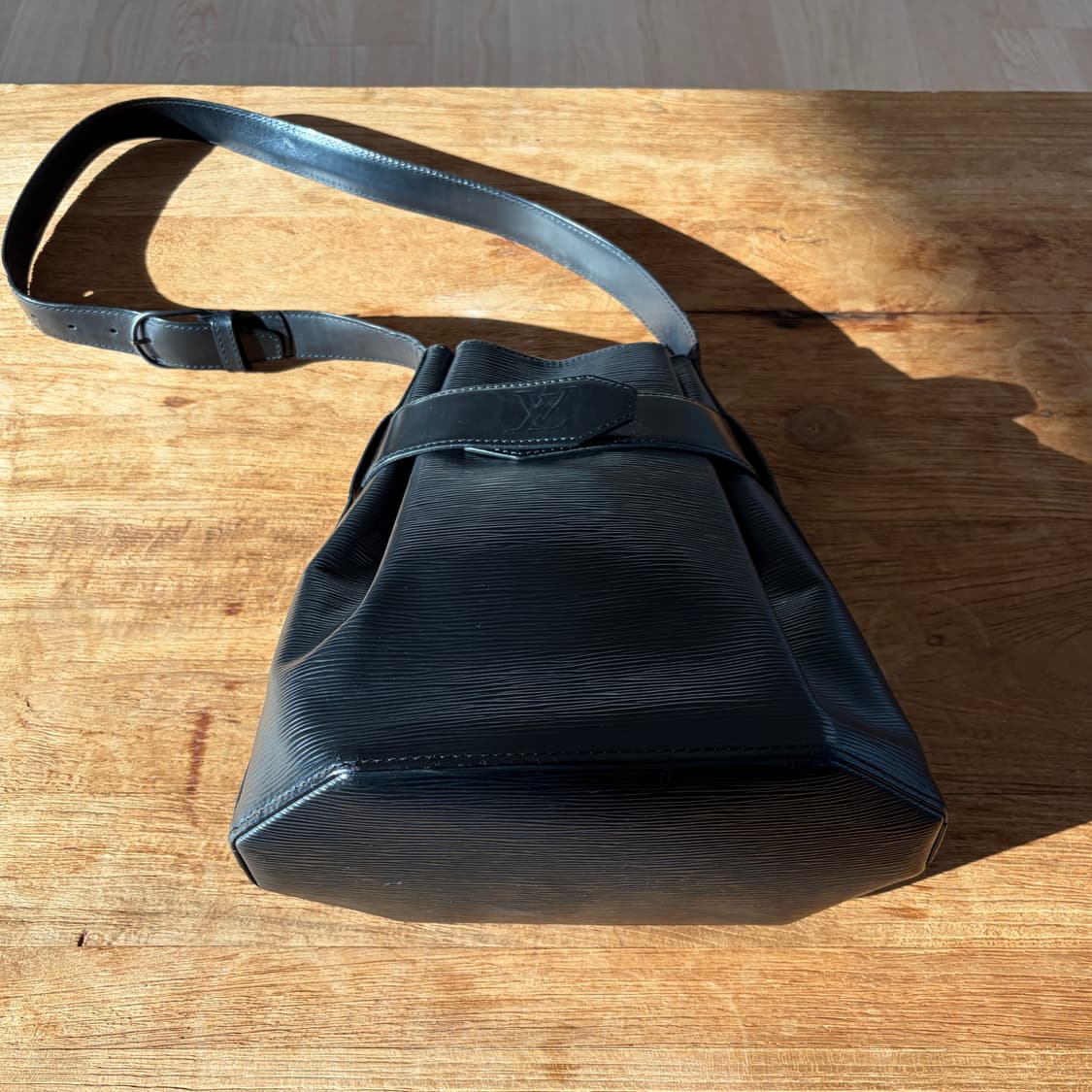 루이비통 에삐 삭데폴 숄더백 상품이미지7