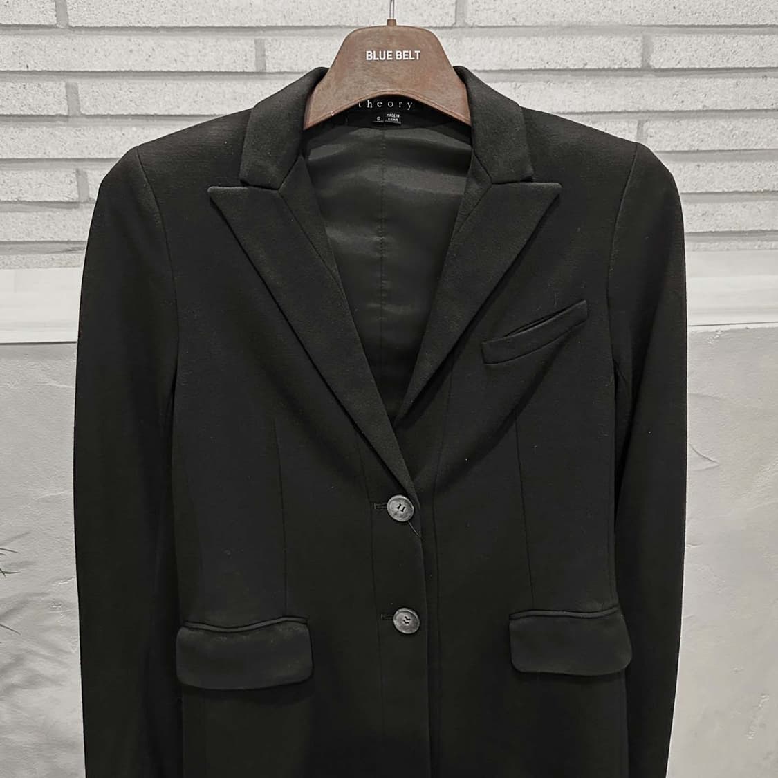 띠어리 테일러드 롱 코트 자켓 투버튼 투포켓 디테일 블랙 블레이저 상품이미지3