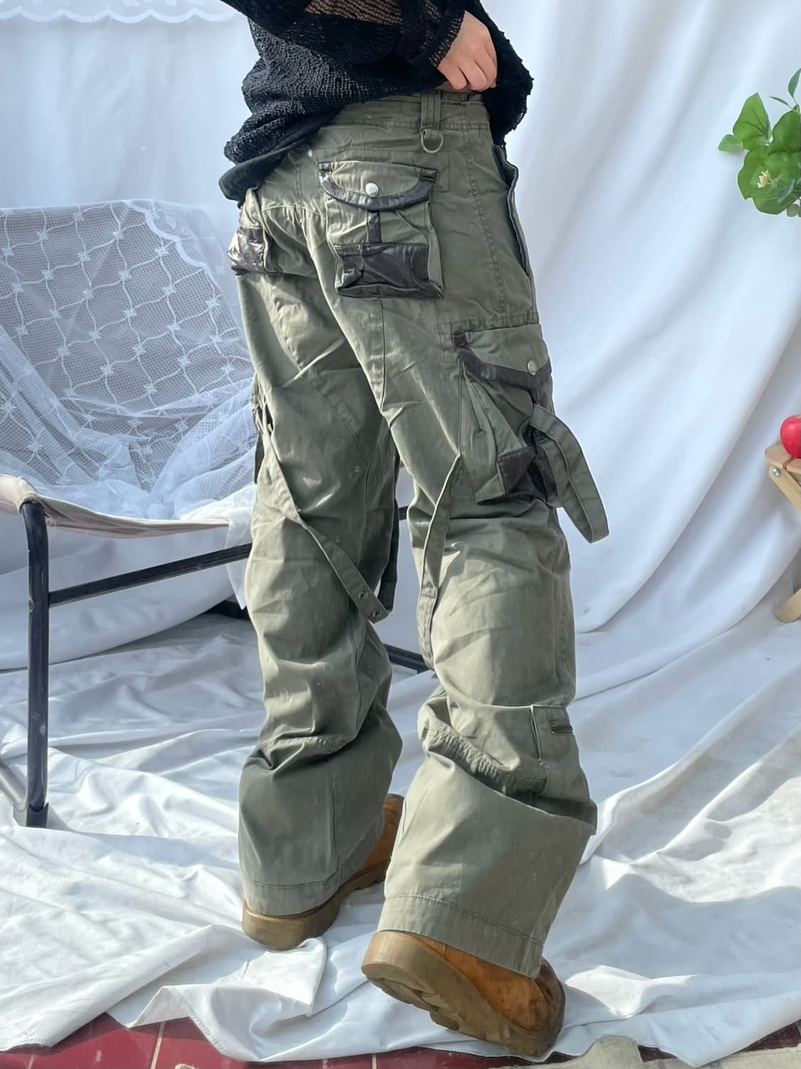 Strap detail khaki cargo pants 상품이미지1
