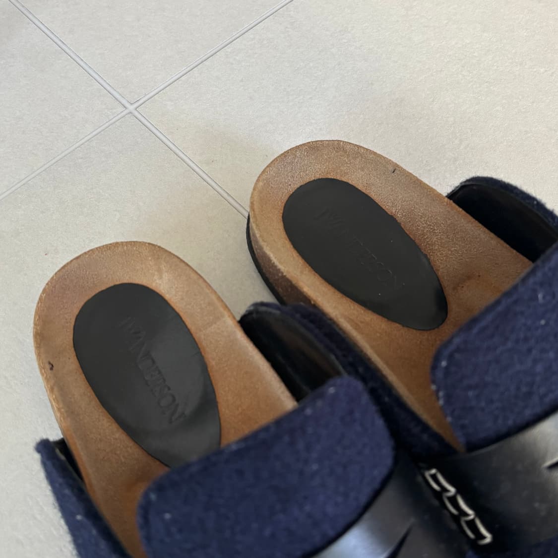 JW 앤더슨 펠트 뮬 상품이미지3