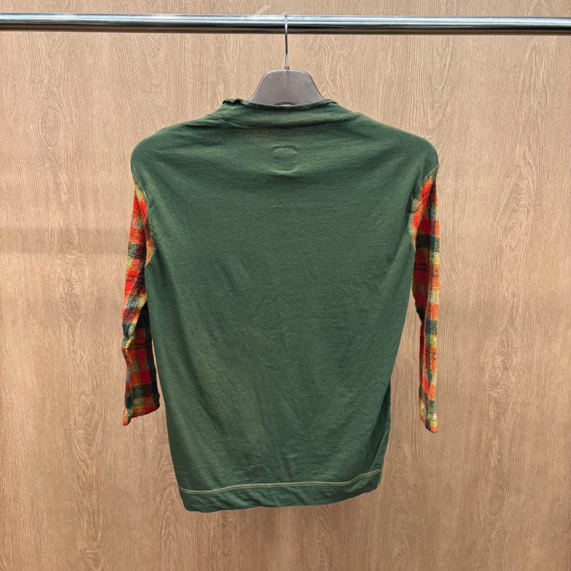 이세이미야케 하이 모크넥 긴팔 티셔츠 언밸런스 러플 레터링 디테일 그린 상품이미지3