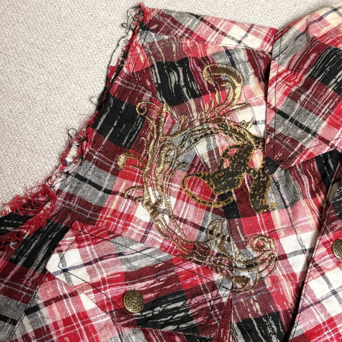 (이체시에눌) 일본 고스 펑크 고딕 레드 체크 금색 레터링 베스트 셔츠 상품이미지3