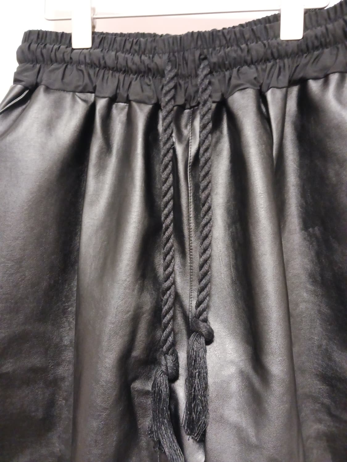 바이더알 해골로고 가죽 팬츠 상품이미지3