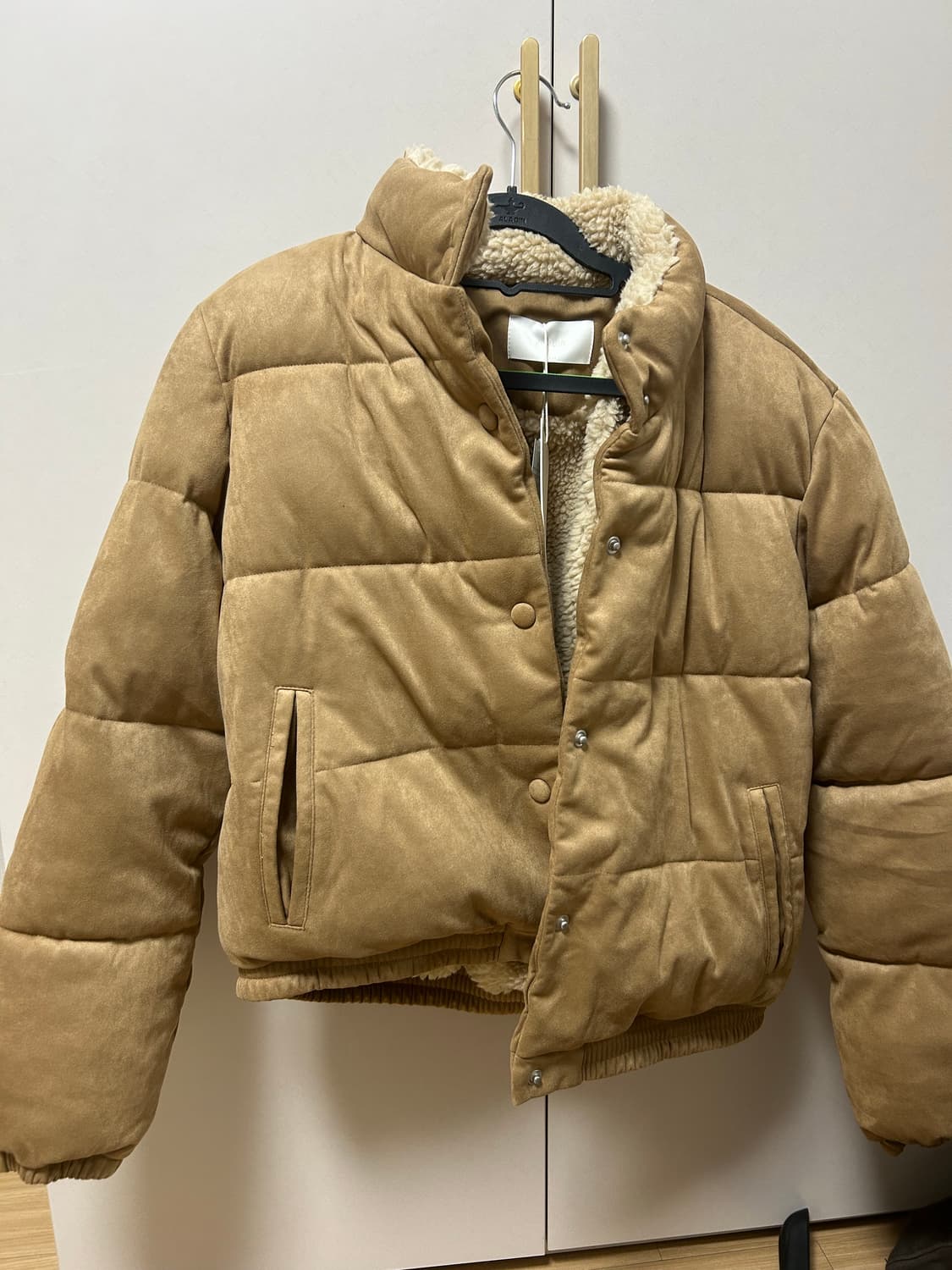 키뮤어 숏 패딩 베이지 상품이미지3