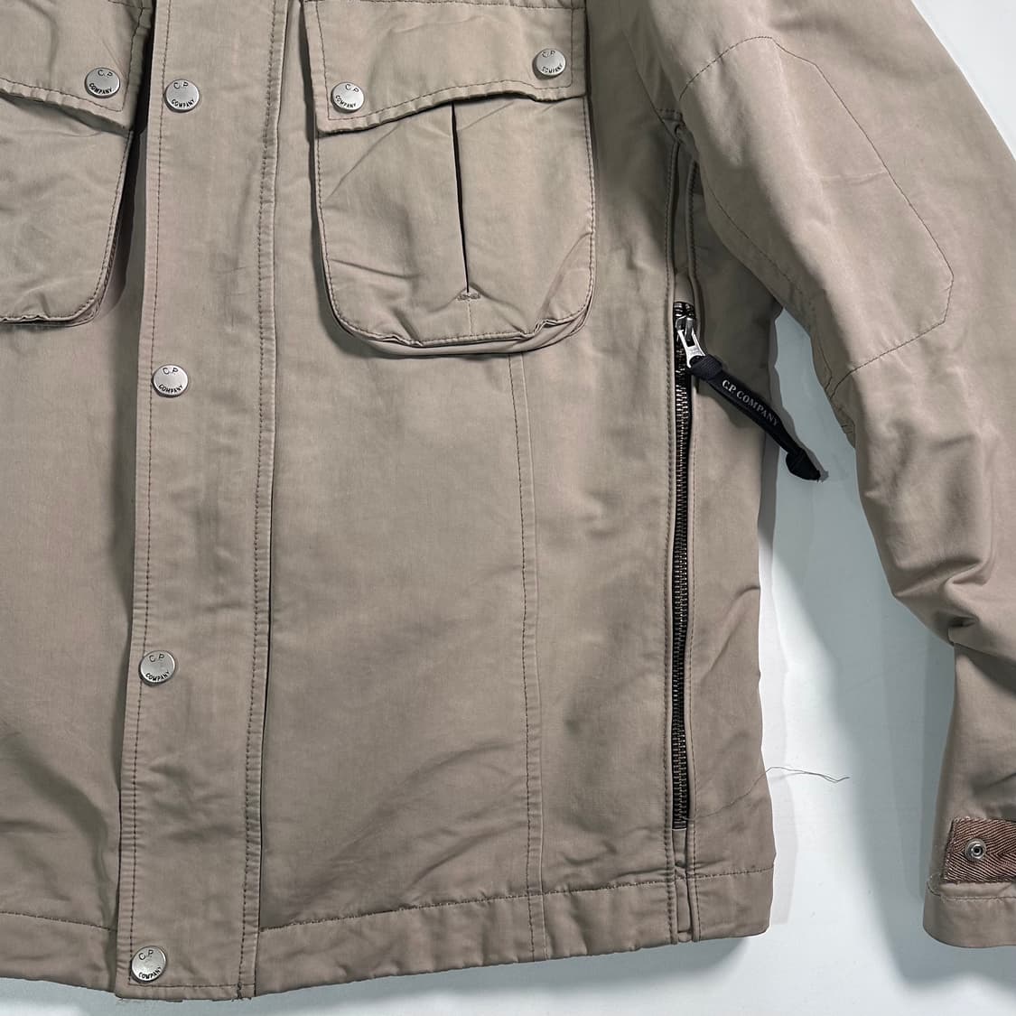 CP컴퍼니 베이지 고글 후드 자켓  상품이미지5