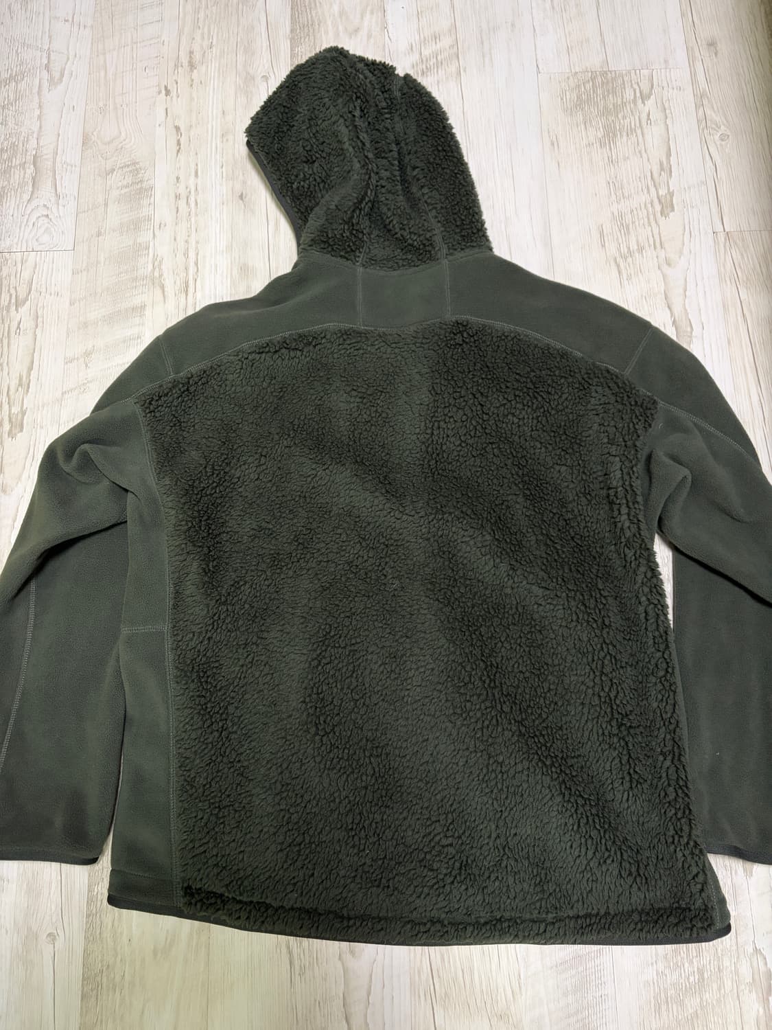 [L] 유니클로 x 화이트 마운티어니링 후리스  상품이미지4