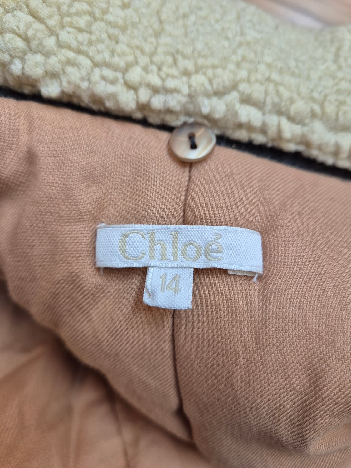 끌로에 여아 코트 14사이즈 판매합니다. 깃털 부분 퍼 재질 포인트로 고 상품이미지3