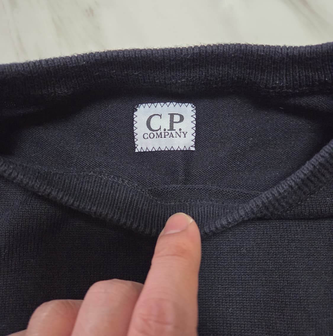 씨피컴퍼니 렌즈 와펜 니트 상품이미지6