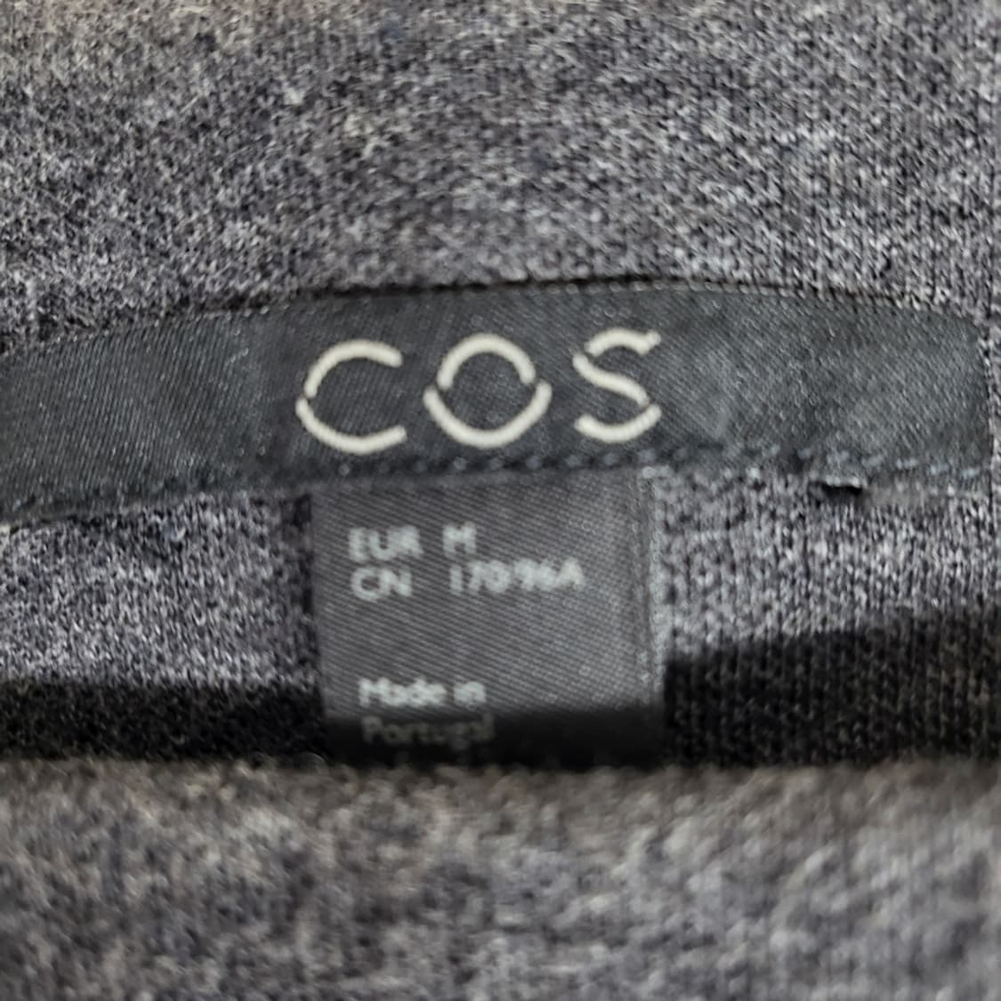 COS 버튼 디테일 니트 상품이미지4