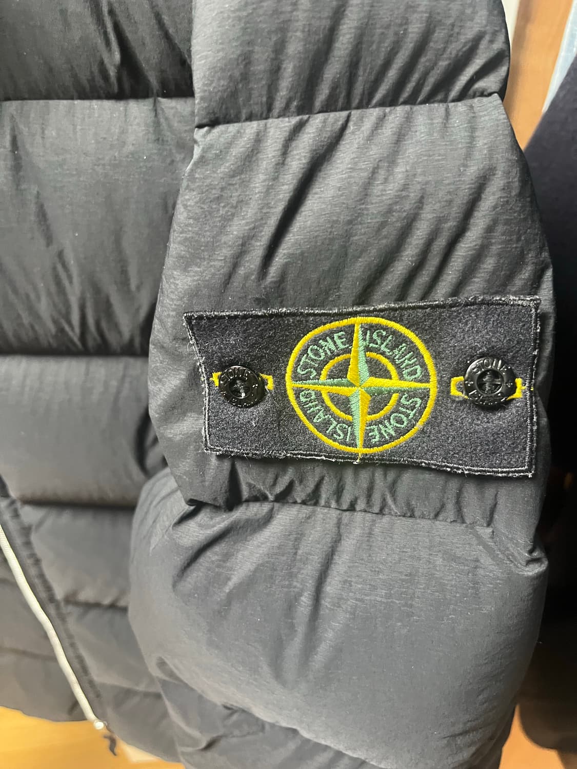 스톤아일랜드 심리스 패딩 23FW M사이즈 상품이미지2