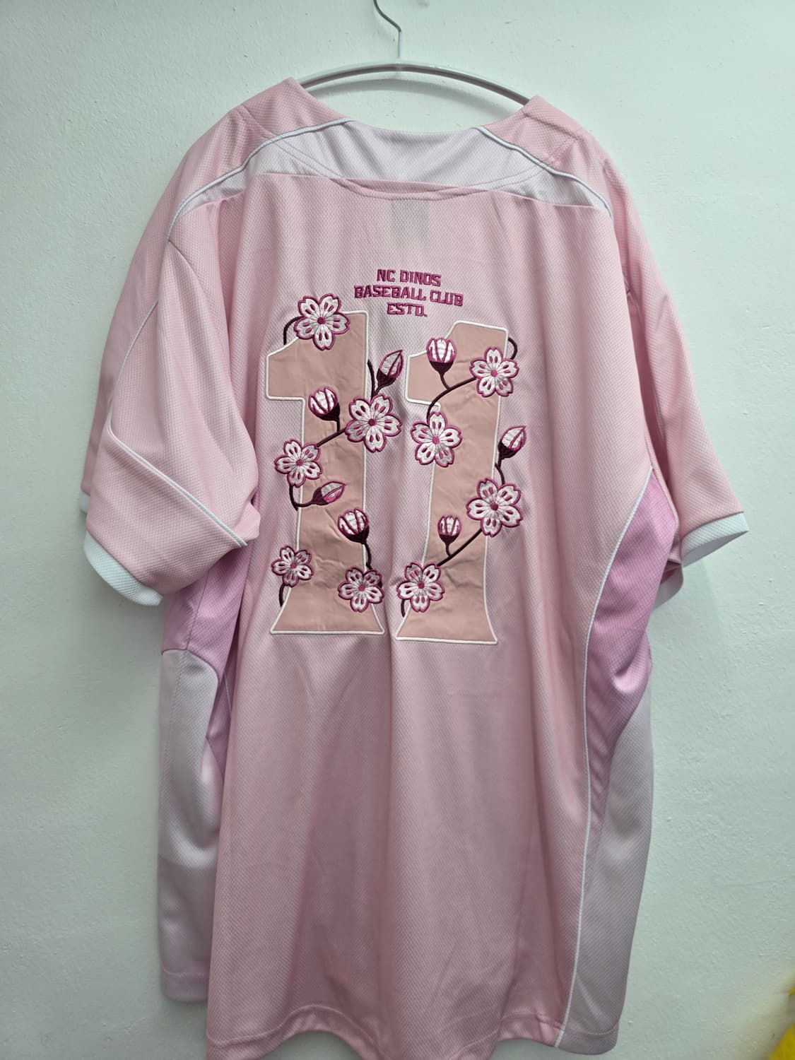 (새상품) NC다이노스 X 무신사 26 한정판  벚꽃유니폼 2XL 상품이미지3