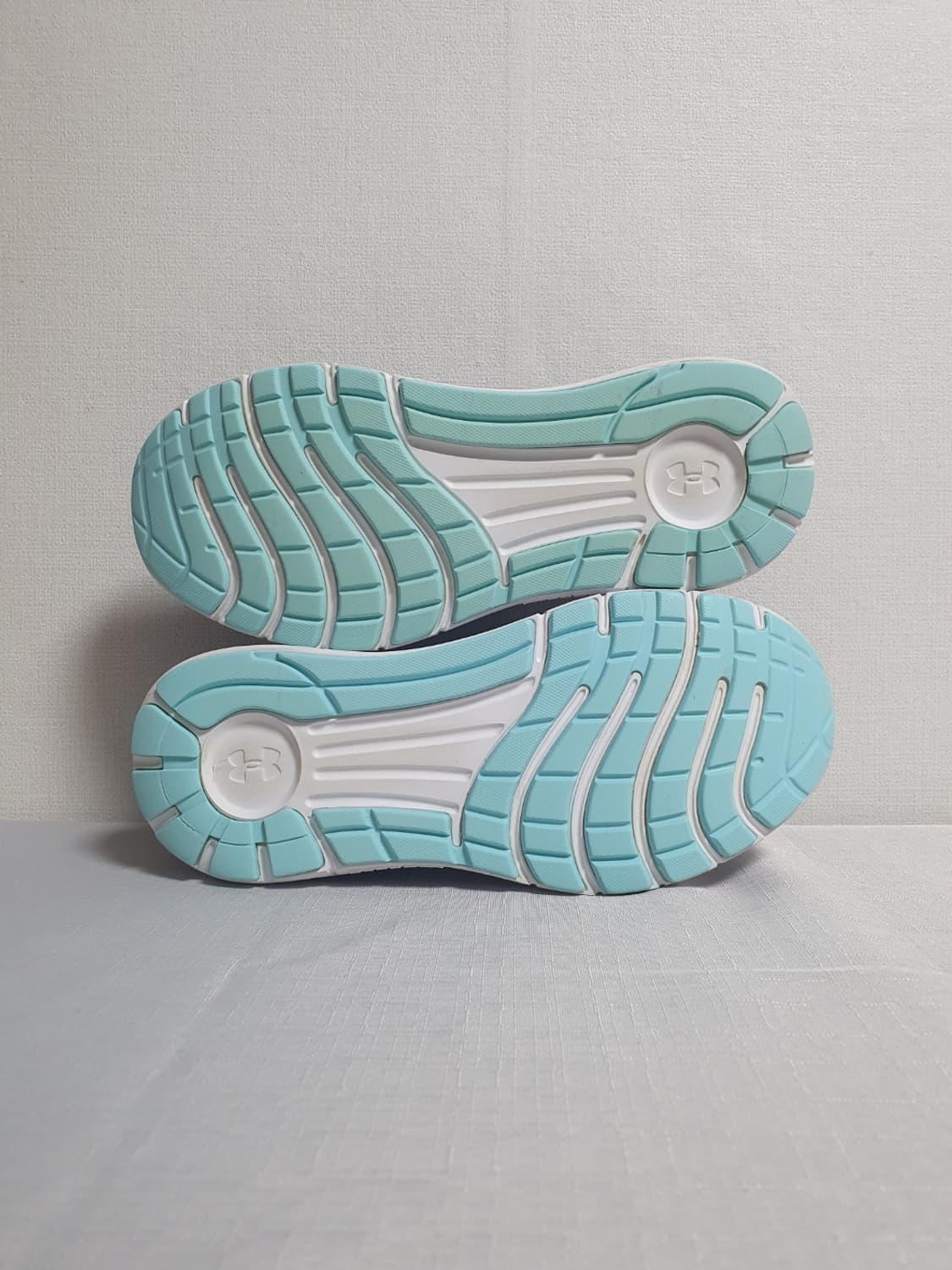 택포 235mm 언더아머 러닝화 UA 차지드 인디고 펄 운동화 상품이미지7