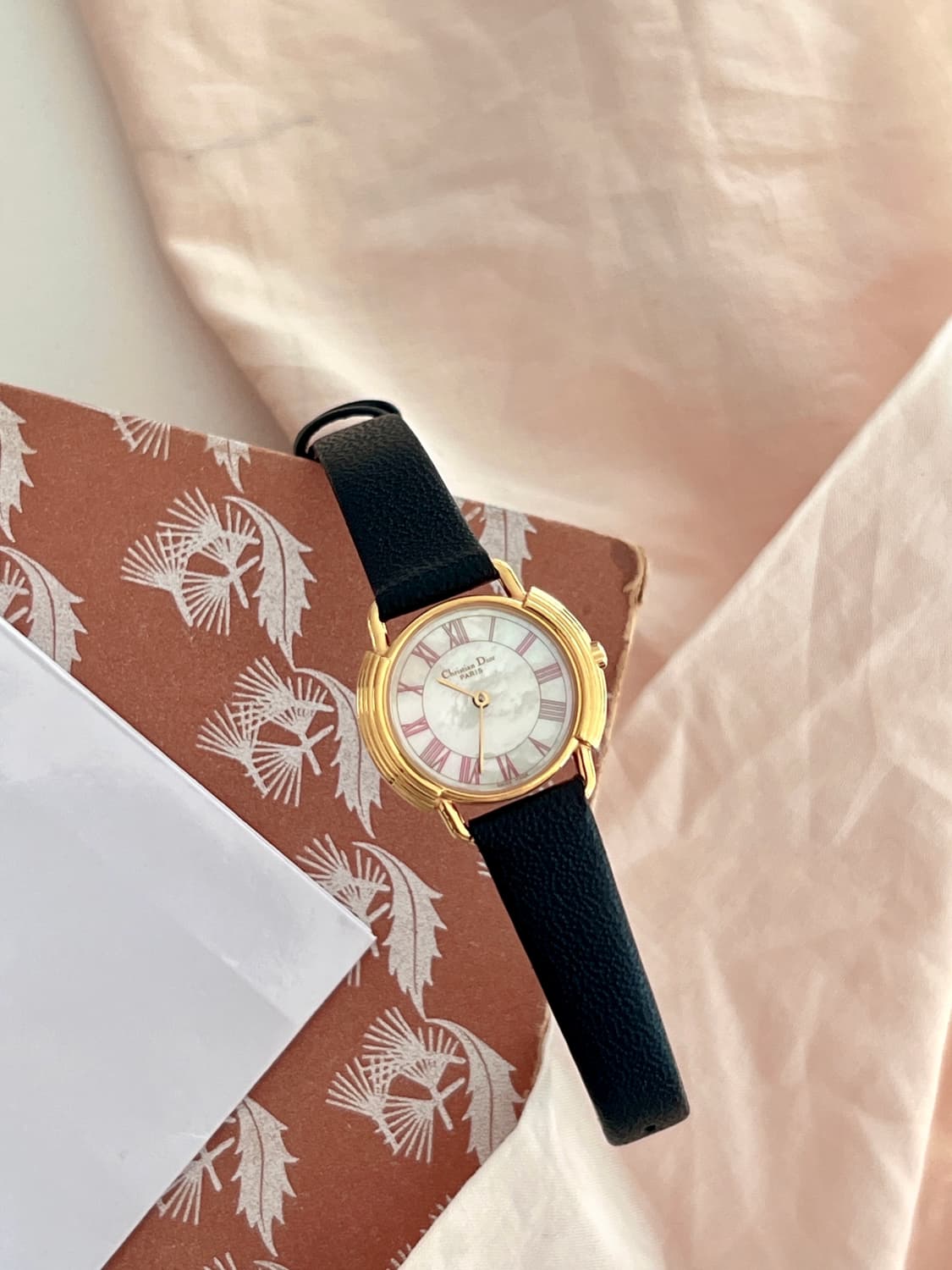 디올 골드 라운드 CD 버클 시계 / 정품감정 . 케어 상품이미지3