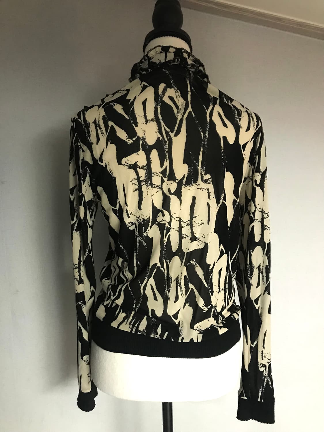 Pattern Ruffle Zip-up Blouse 상품이미지5