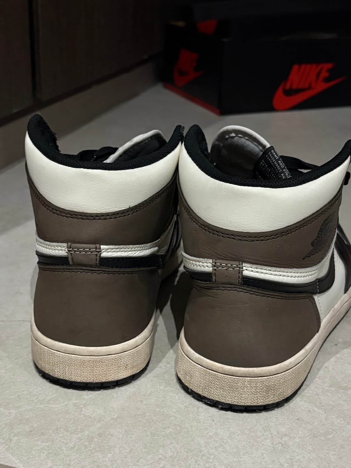 나이키 에어 조던 1 하이 블랙 모카 265 상품이미지3