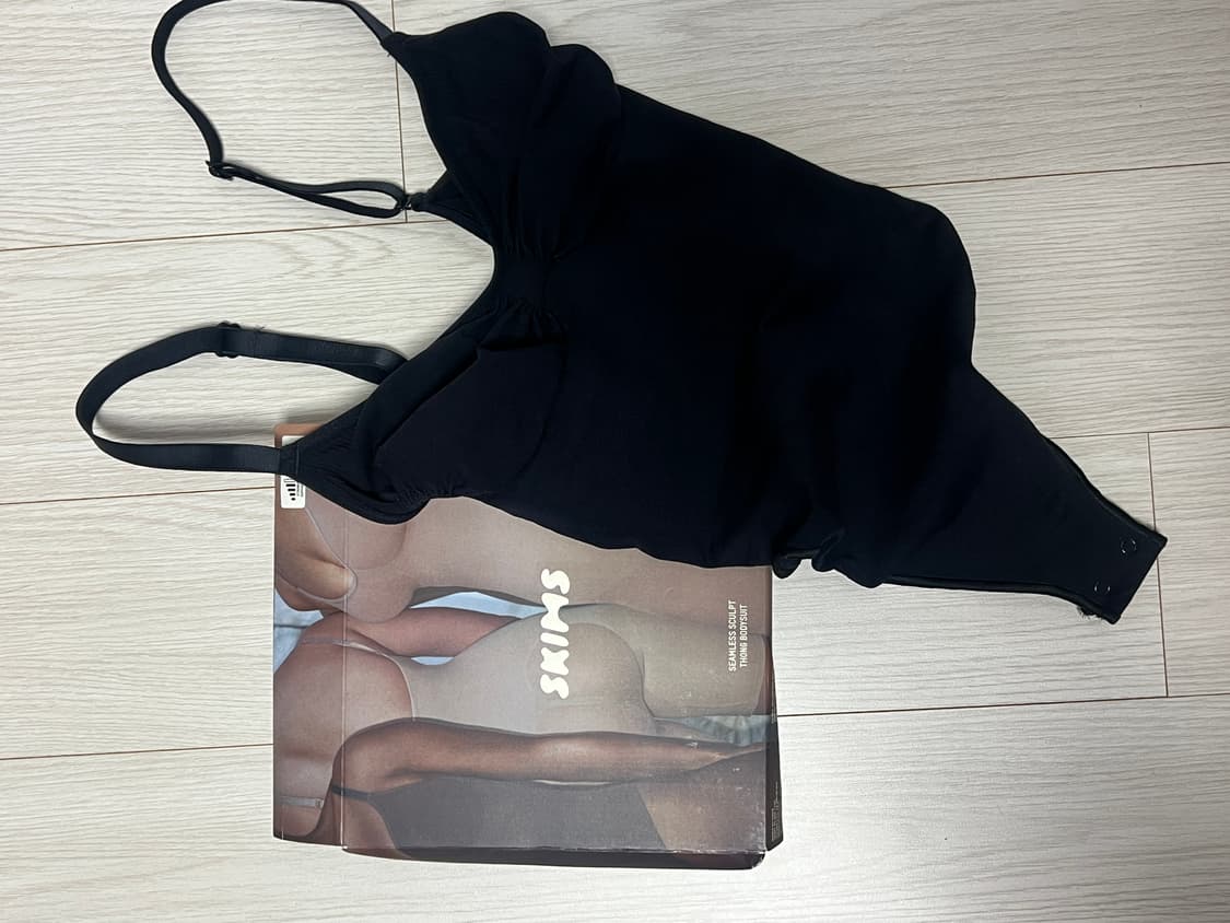 SEAMLESS SCULPT THONG BODYSUIT 스킴스 바디수트 상품이미지1